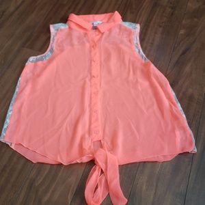 Sleeveless button down top